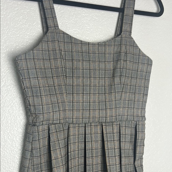 Plaid Sleeveless Dress - Picture 4 of 11